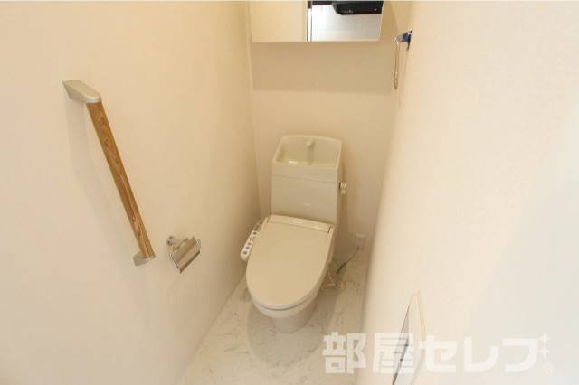 トイレ　※２０１号室の写真を流用しています。