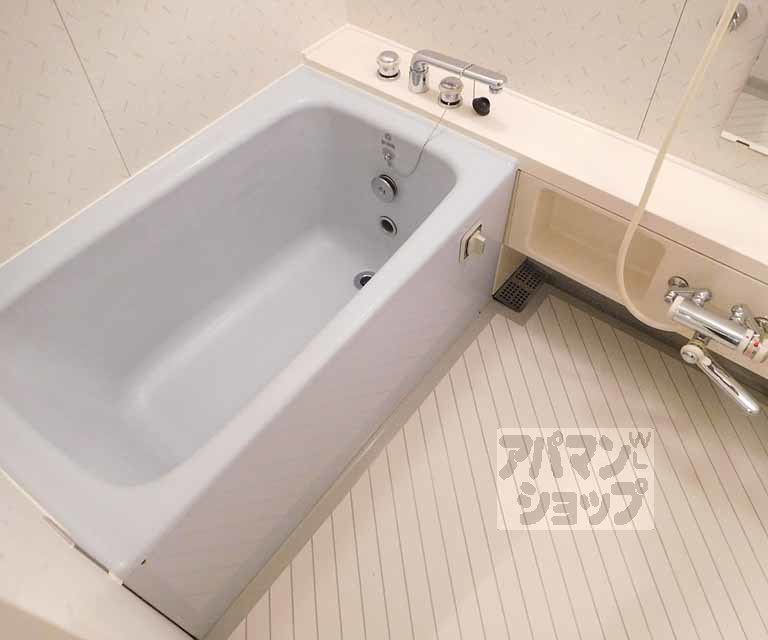 バス・シャワールーム　バスも広々