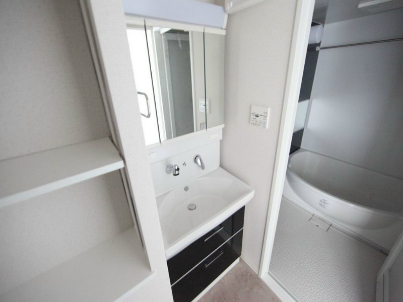 洗面設備　脱衣所　独立洗面台（シャンプードレッサー）洗濯機用意できます