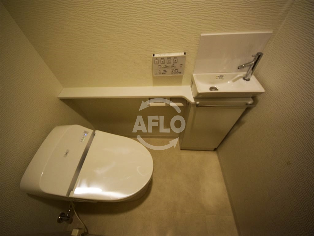 トイレ　JASPER御堂筋本町 　温水洗浄便座