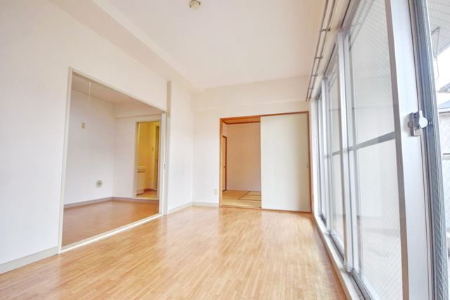 居室・リビング　～広々お部屋で気持ちいい～