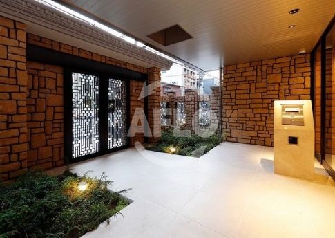 エントランス　グランカーサ難波元町　エントランス