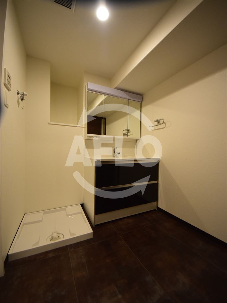 洗面設備　グランカーサ難波元町　洗面所