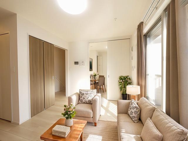 居室・リビング　CGで家具等を配置したもので家具等は含まれません