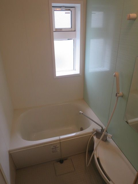 バス・シャワールーム　窓付きです★