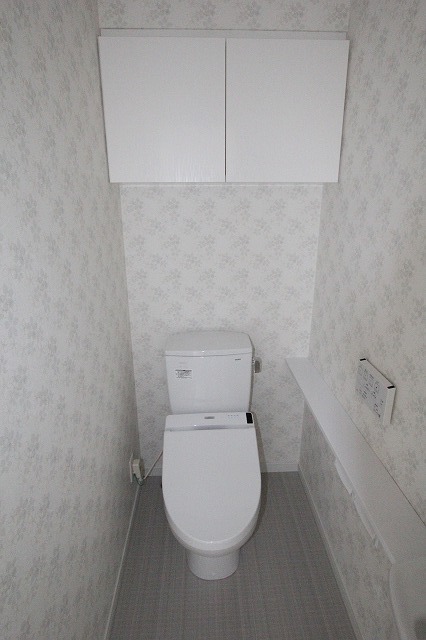 トイレ　トイレウォシュレット・手洗場・棚付