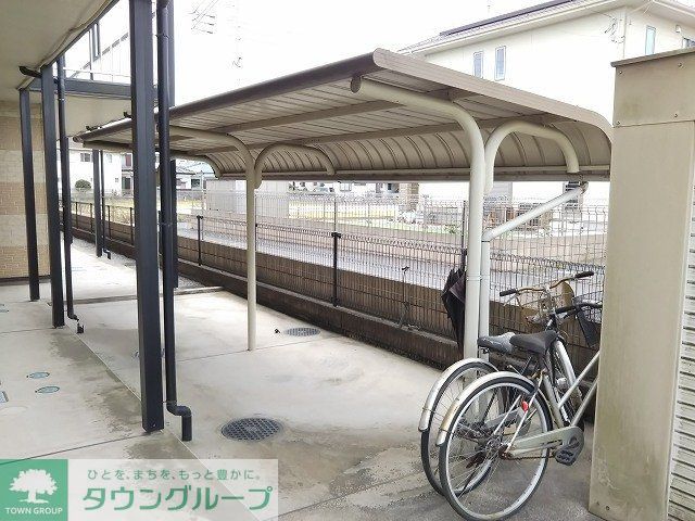その他　屋根付き駐輪場