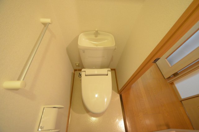 トイレ　丁度いいぐらいの広さなので、用を足すのもゆったりしながらでき