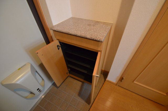 玄関　ちょっとオシャレな可愛い靴箱！お気に入りの靴はここに収納しま