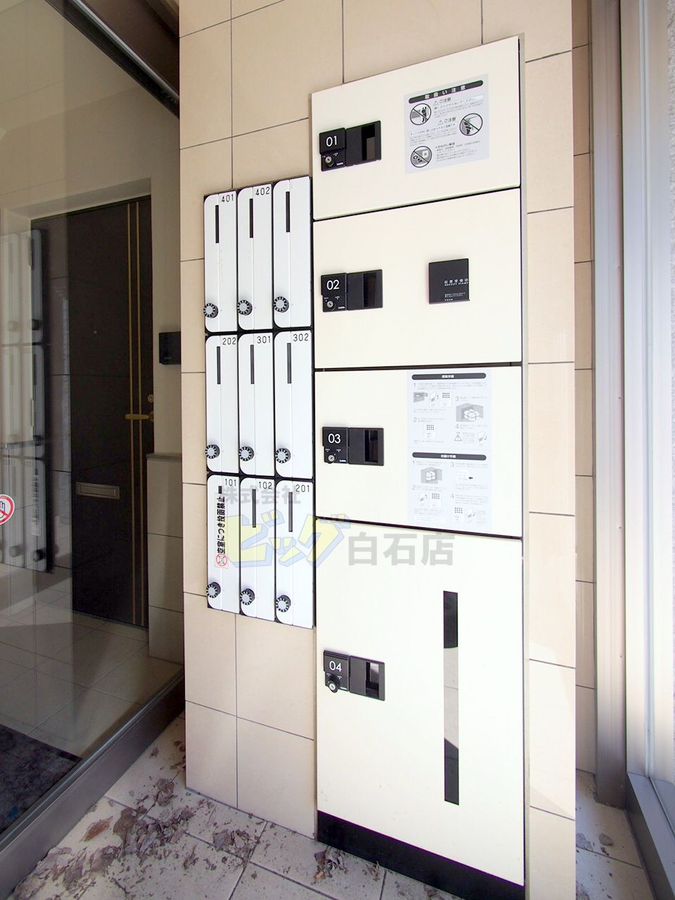 エントランス　留守中も荷物が受け取れて便利な宅配ＢＯＸ完備しています♪