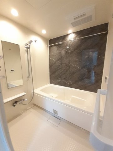 バス・シャワールーム　コンパクトで使いやすいお風呂です