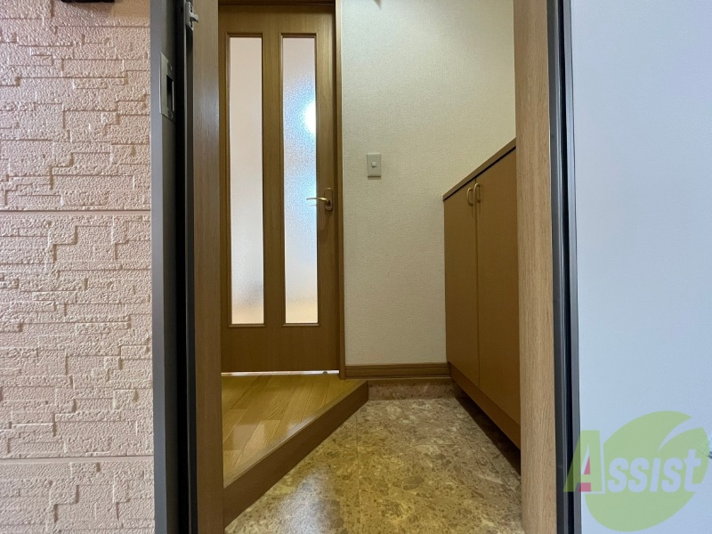 玄関　玄関の様子です。明るい印象ですね。気分もあがりそう。