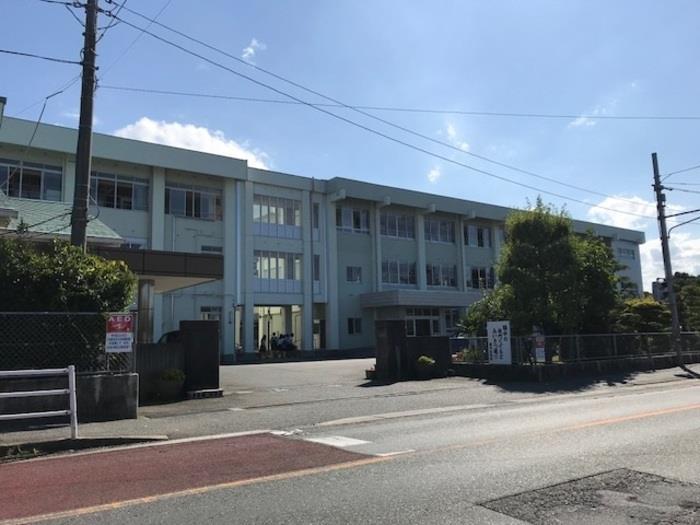 中学校　緑が丘中学校（中学校）まで500m