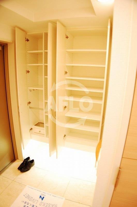 玄関　ラヴィータ日本橋　玄関