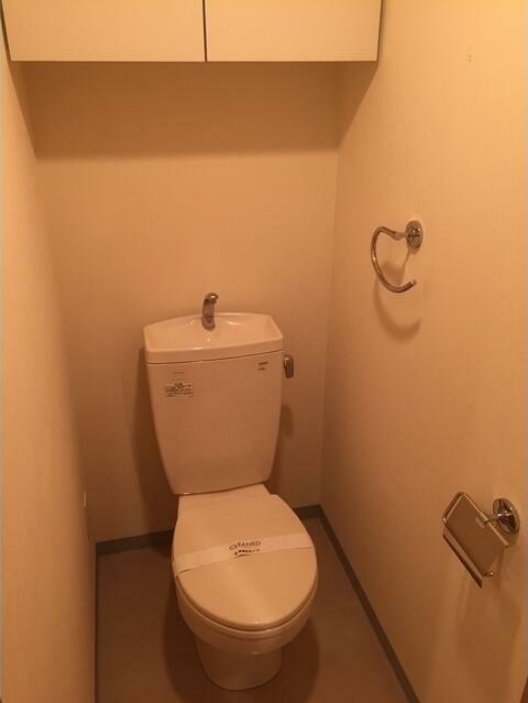 トイレ　人気条件のバストイレ別・個室タイプのトイレです
