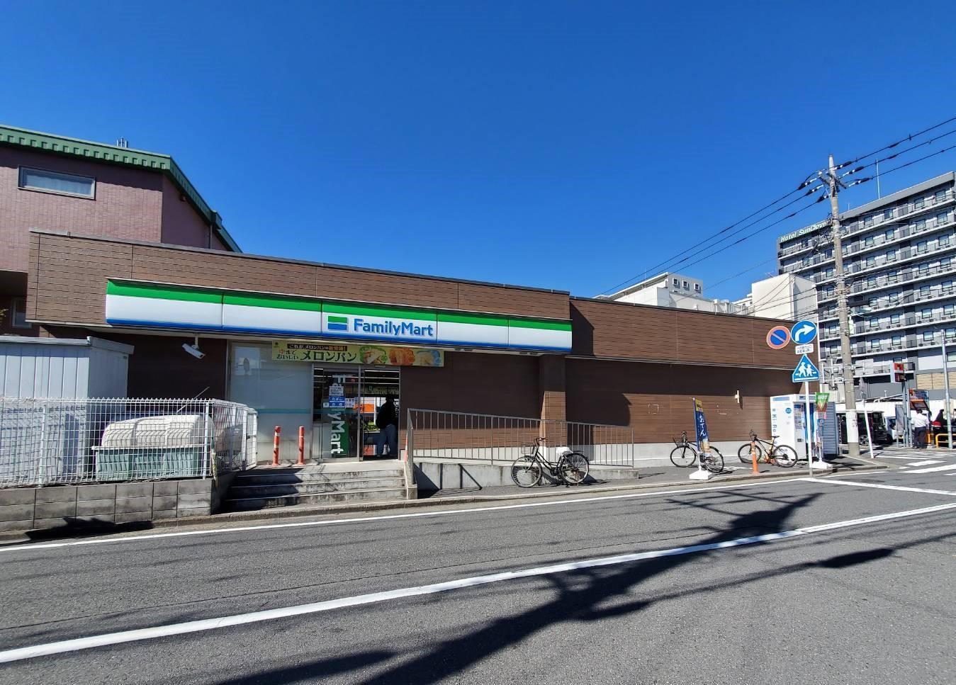 コンビニ　ファミリーマート三郷駅南店（コンビニ）まで230m