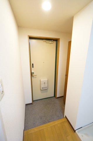 玄関　※同タイプの写真です。