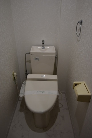 トイレ　写真は別号室のものです。