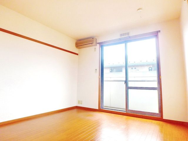 居室・リビング　★明るい居室★