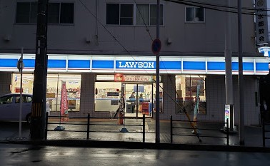 コンビニ　ローソン東中島1丁目店（コンビニ）まで142m