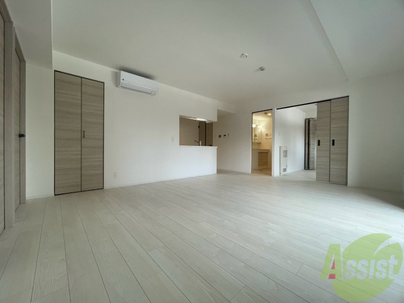 居室・リビング　白を基調とした明るい印象のお部屋になっています！
