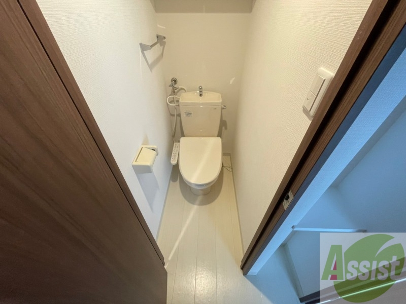 トイレ　ウォシュレット機能がついたトイレです。安心して使用できます。