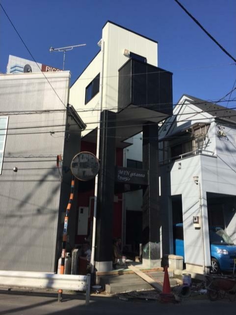 建物外観　３階建ての賃貸マンション