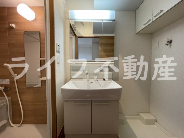 洗面設備　独立洗面化粧台付き