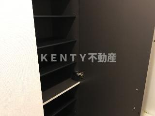 玄関　収納もある玄関です