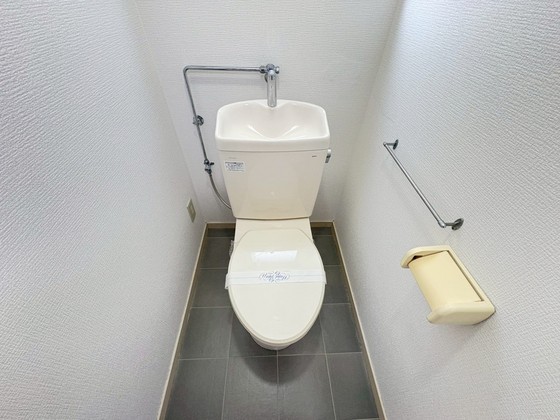 トイレ　※別の部屋の写真です