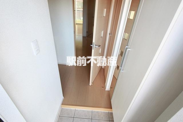 玄関　同タイプの写真です。