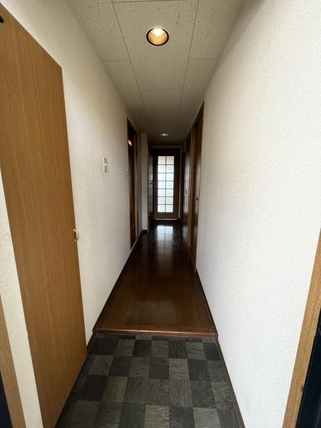 玄関　広々した玄関ホール