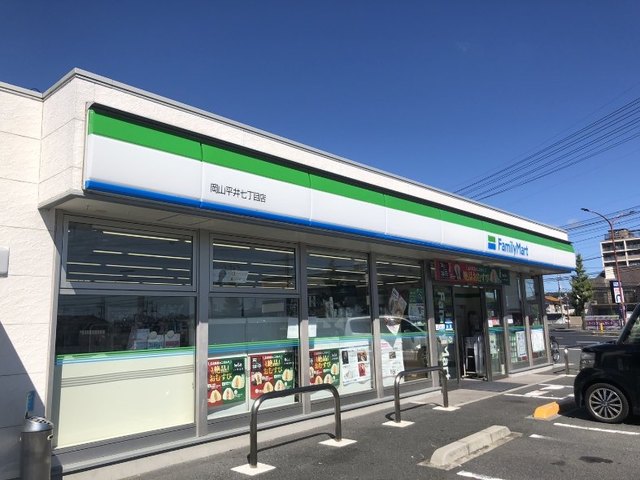 コンビニ　ファミリーマートさん（コンビニ）まで750m