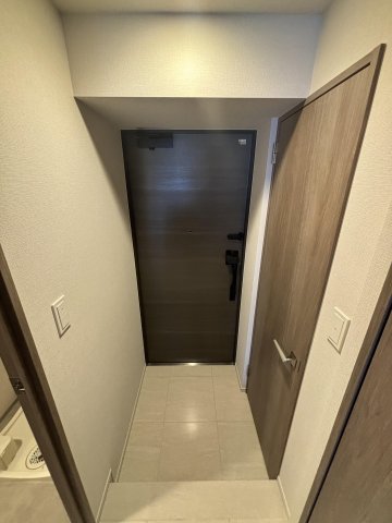 玄関　※別部屋の参考写真です。