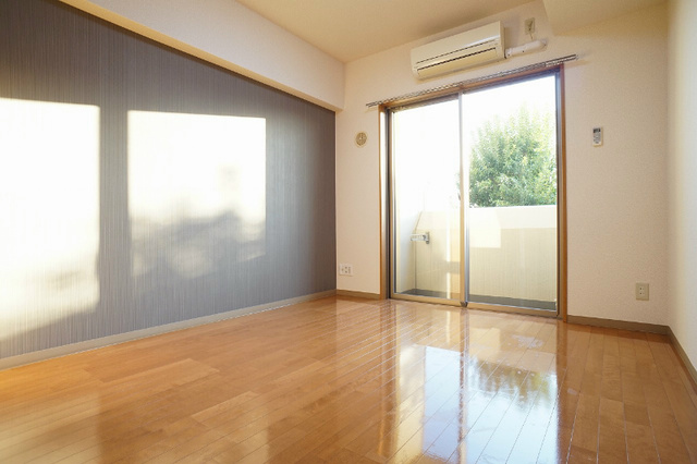 居室・リビング　参考写真（同建物別部屋のものです）