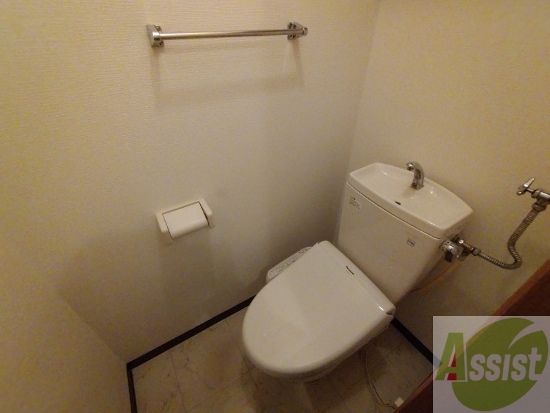 トイレ　こちらはトイレです。清潔感があり、安心して使用できます。