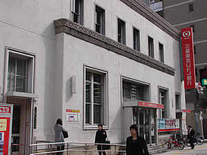 銀行　三菱東京ＵＦＪ銀行天満支店天神橋北詰出張所（銀行）まで244m