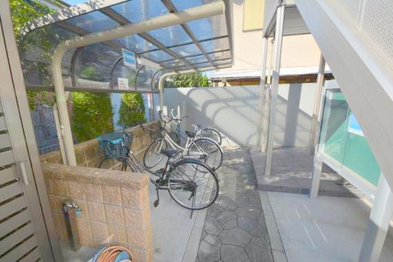 駐車場　あなたの大事な自転車も安心してとめることができますね。