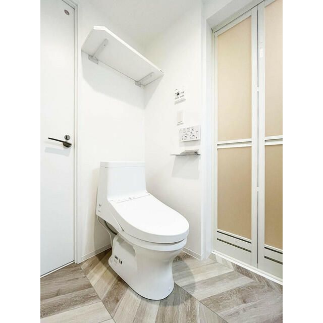 トイレ　落ち着いた色調のトイレです