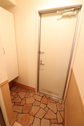 玄関　反転タイプの写真になります