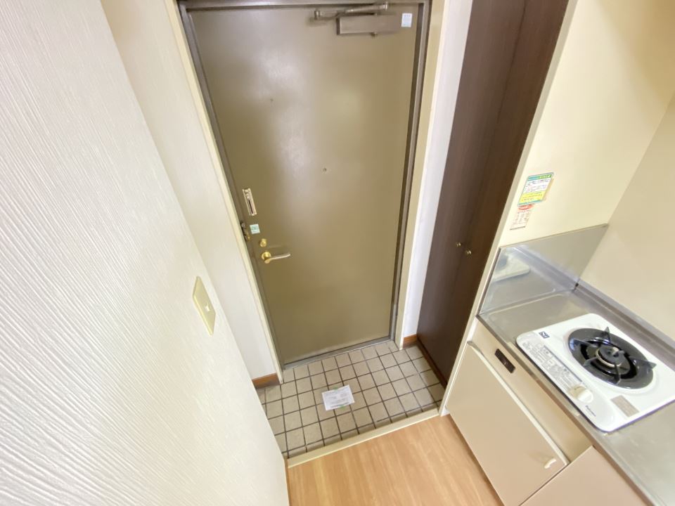 玄関　靴箱あります
