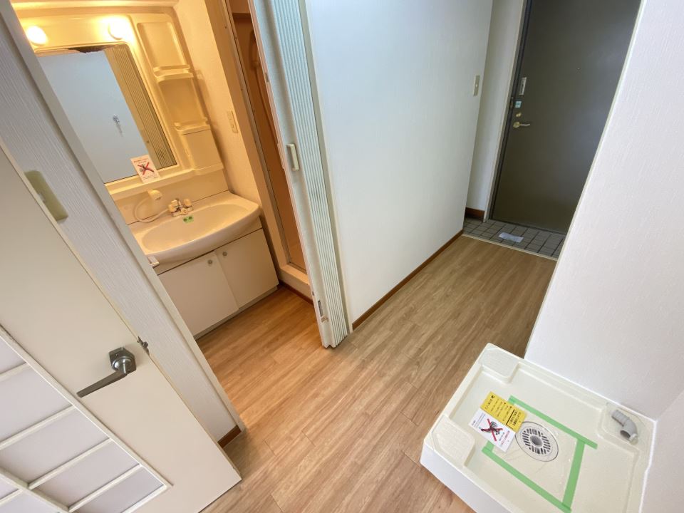 洗面設備　独立洗面台、室内洗濯機置場