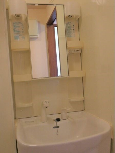 洗面設備　反転写真