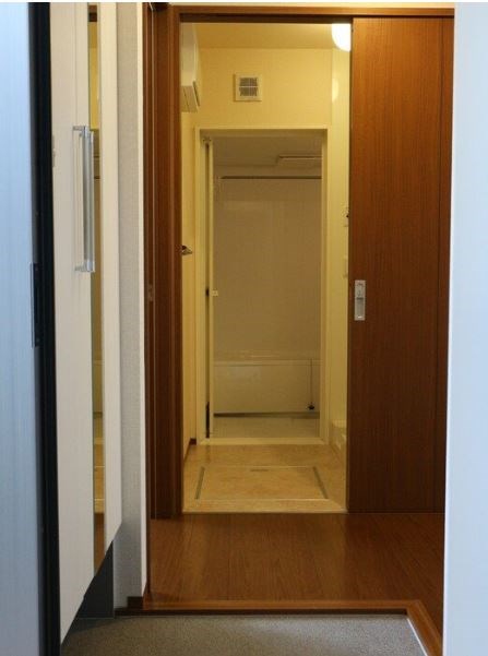 玄関　反転写真