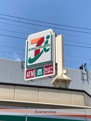 コンビニ　セブンイレブン（コンビニ）まで692m