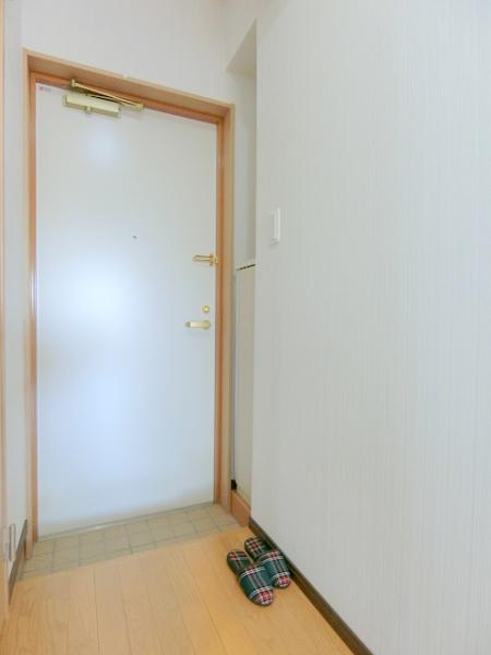 玄関　弊社は更新料１万円のみ　保証会社の更新料もありません