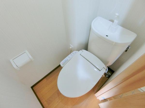 トイレ　弊社は更新料１万円のみ　保証会社の更新料もありません