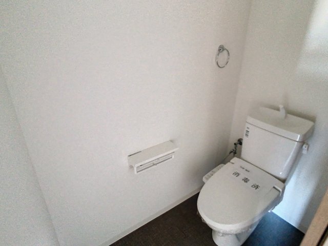 トイレ　掲載写真は同型モデルを掲載しており実際のお部屋と仕様等が異な