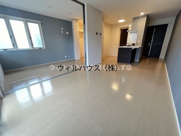 居室・リビング　独立キッチン！