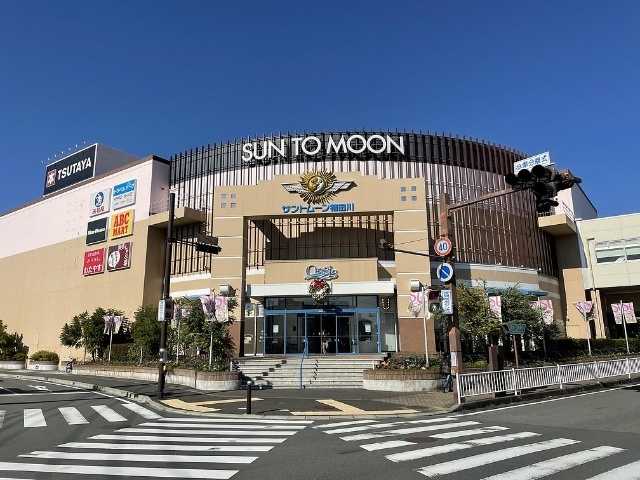 スーパー　Ｕｎａ　ｃａｓｉｔａ　ｆａｒｍサントムーン柿田川オアシス店（スーパー）まで582m